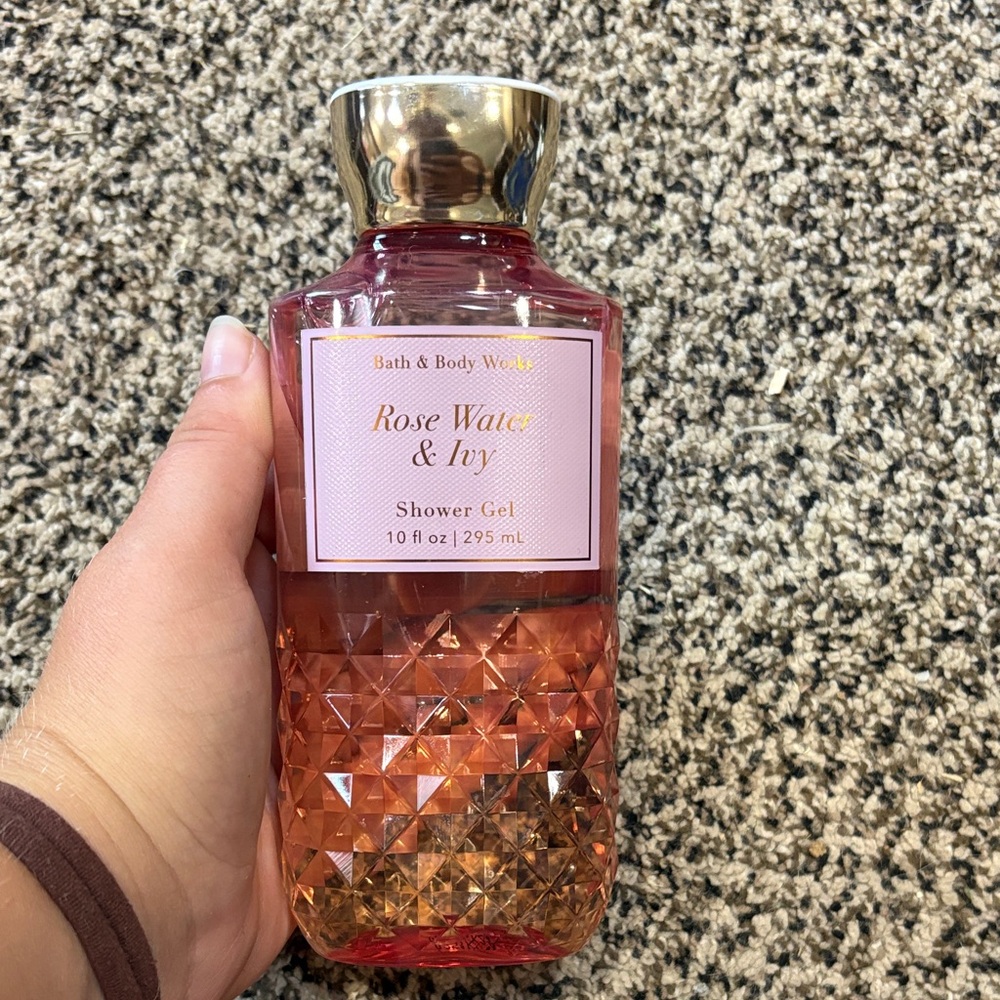 Brand New Bath & Body Works Rose Water & Ivy Shower Gel - Pink and Gold